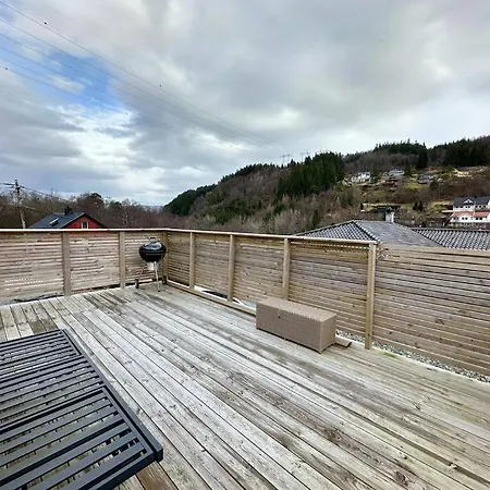 Stort, Koselig Hus I Naturomrade ברגן