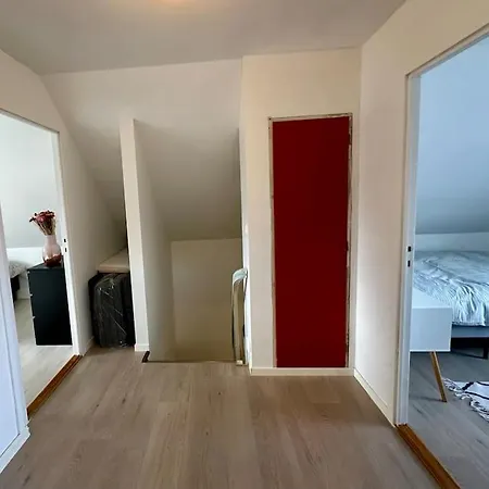 Stort, Koselig Hus I Naturomrade בית נופש